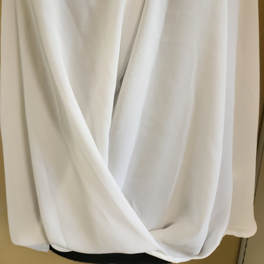 LUSH white sleeveless shell with fabric loop detail - Picture 3 of 5